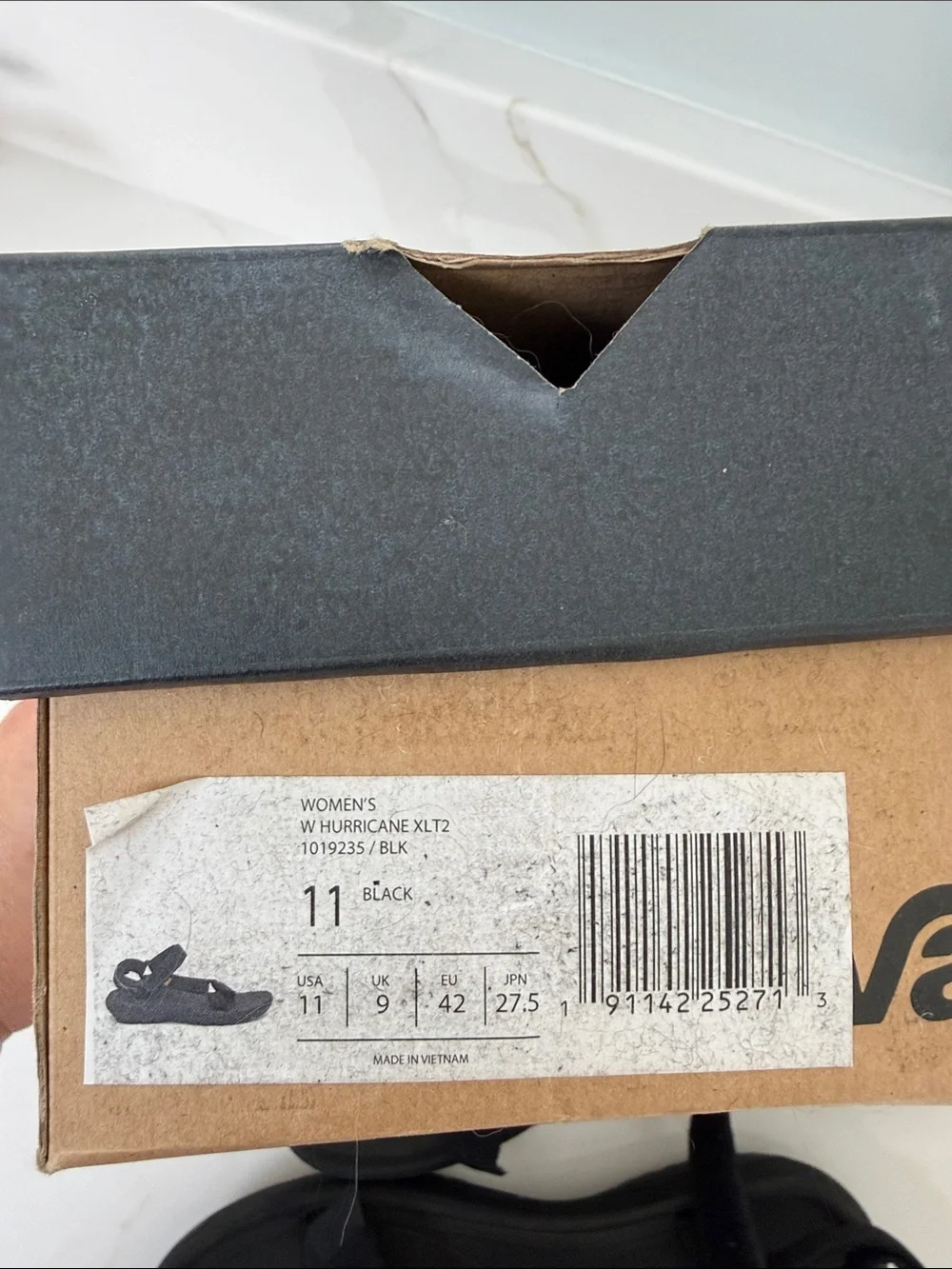 Teva Hurricane size 11 Women's Black Outdoor Strap Sandals